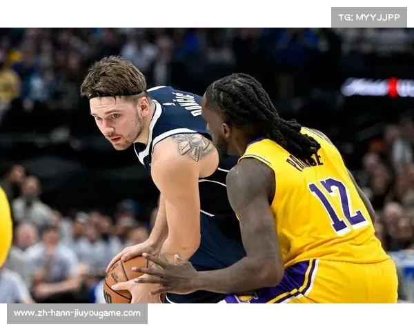 东契奇军训中锋展现失衡抛投绝技成功打成2加1瞬间引爆全场